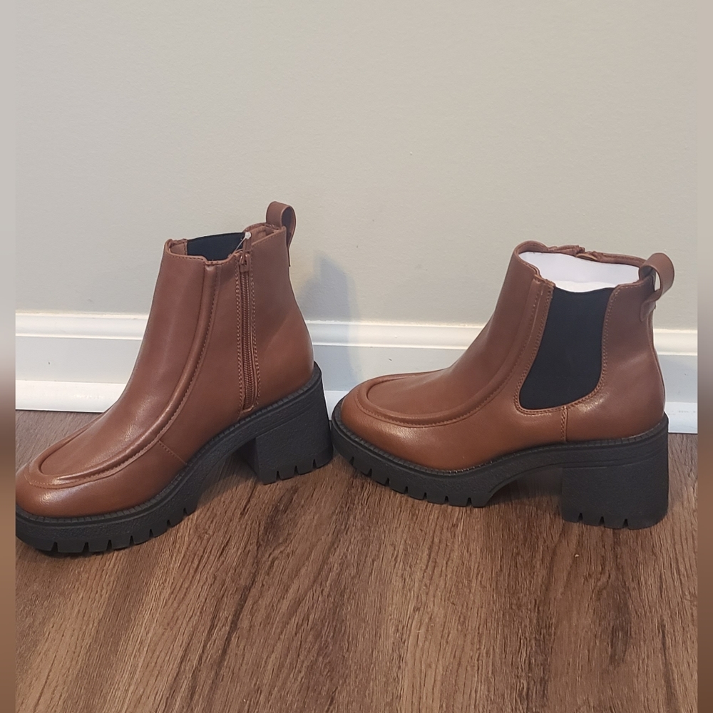 Women's Size 7.5 Heeled Boot NEW WITH TAGS - Picture 4 of 5